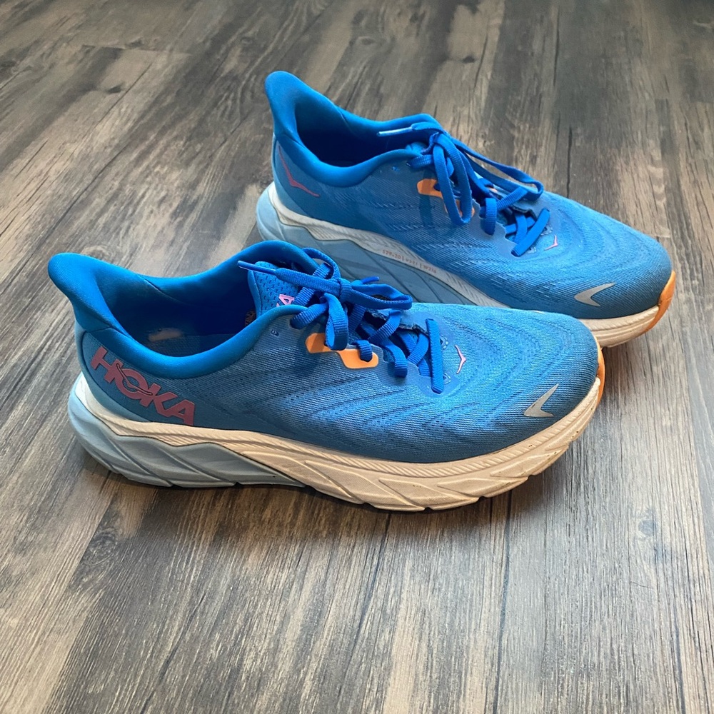 Hoka Arahi 6